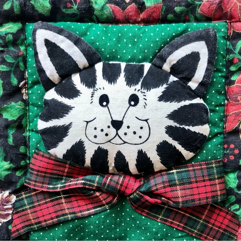Vintage Cat face Quilted Pot Holder Christmas pinecones holly poinsettia hot pad